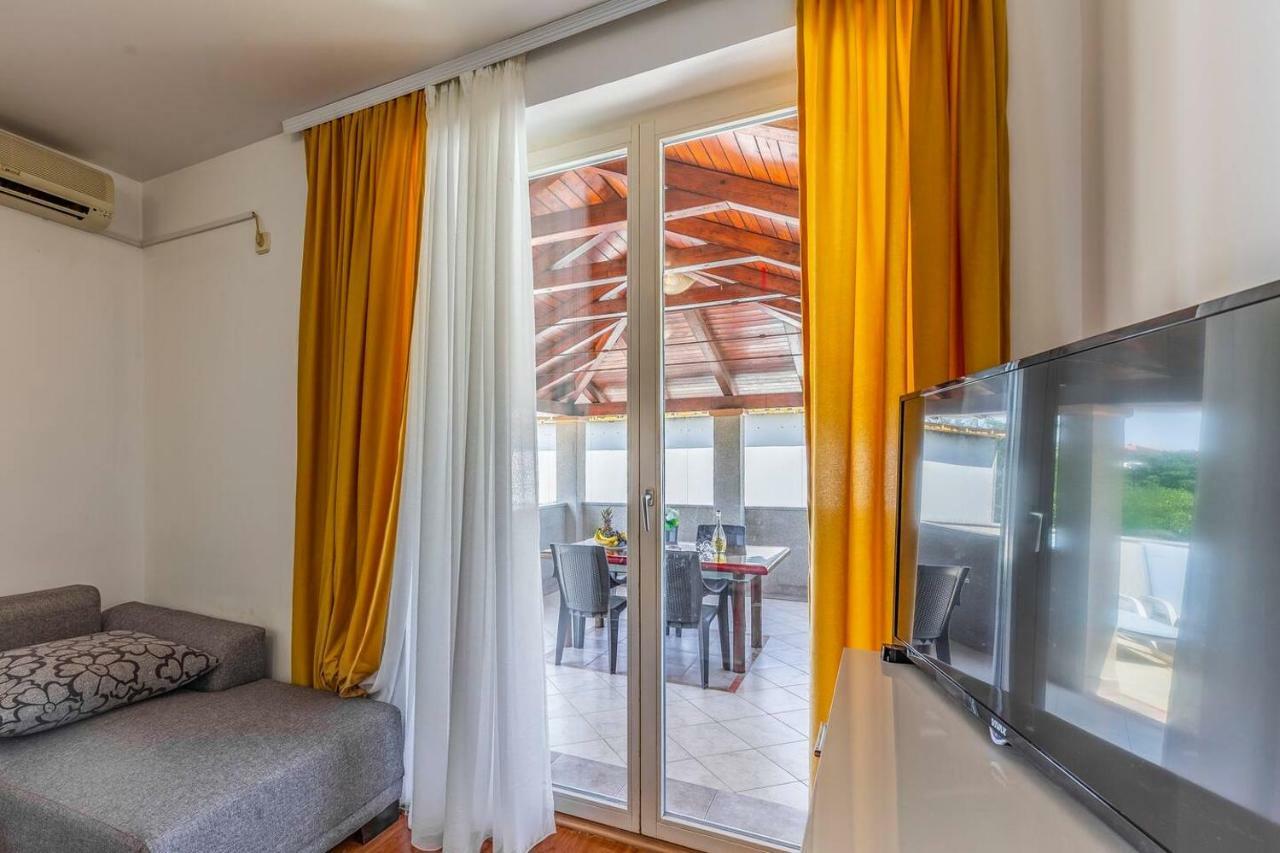 All Seasons Apartment Pula Bagian luar foto